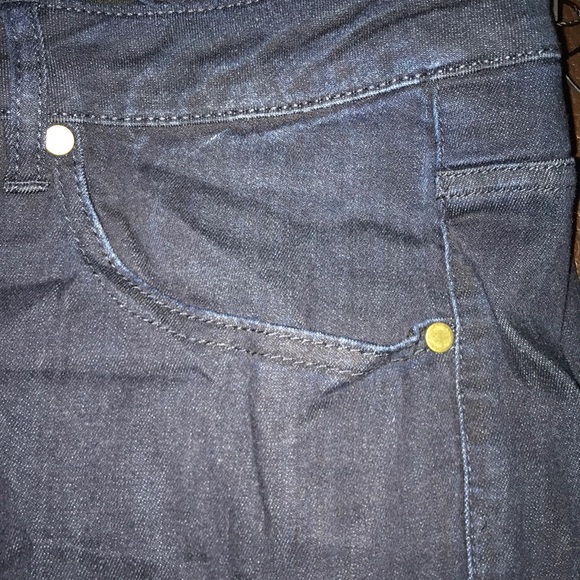 Dark light weight mid rise ankle jean - Picture 4 of 4